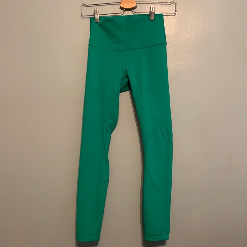 NWOT LULULEMON GREEN  WUNDER UNDER LEGGINGS SIZE 4